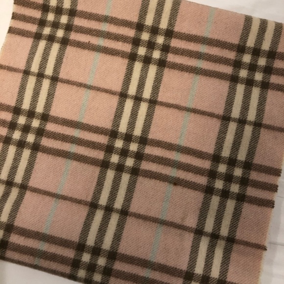Burberry Classic 100% Cashmere Scarf - Picture 5 of 7